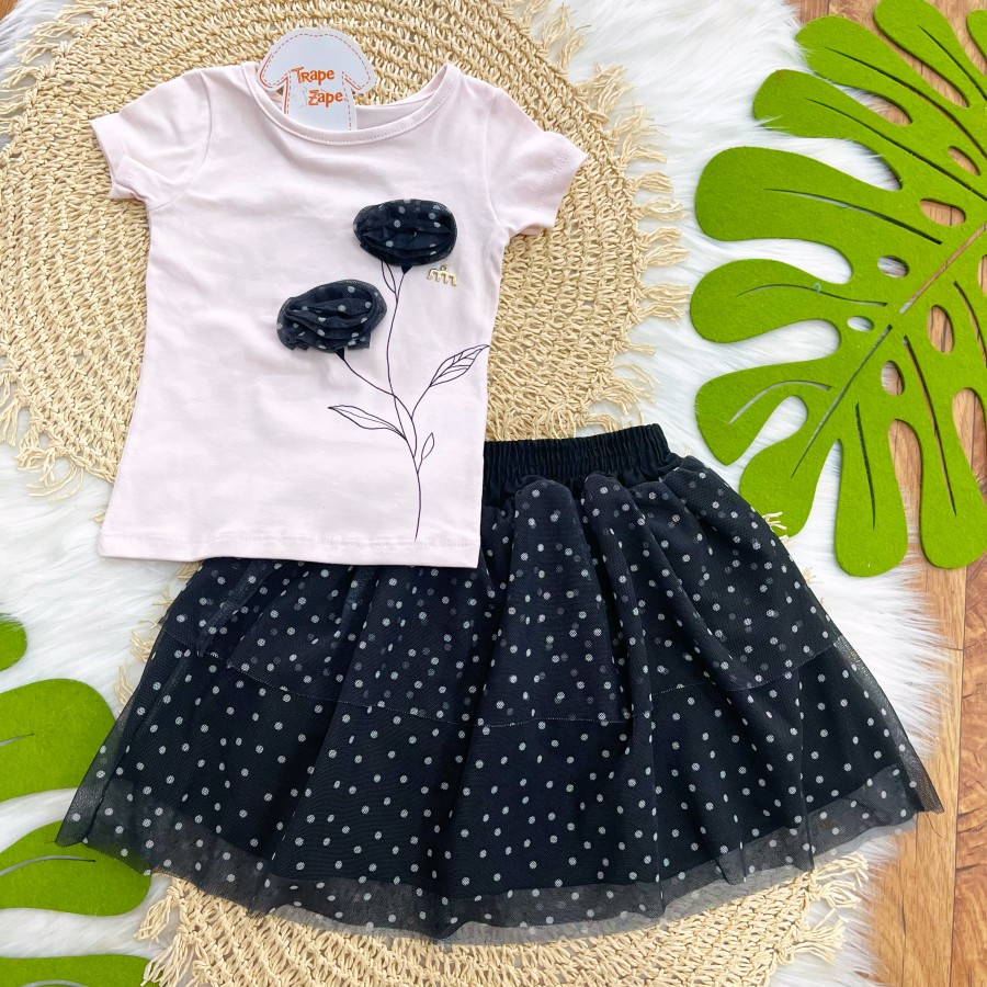 Conj Blusa Rosa e Preta e Saia de tule preto poá 